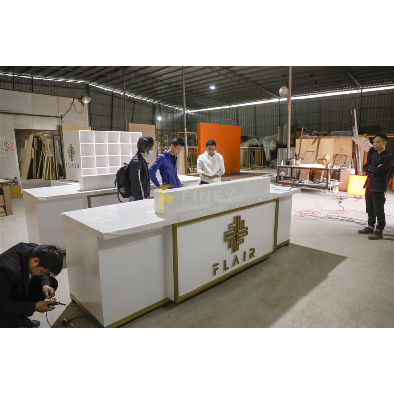custom.Modern Clothes Shop Int - Interior Design Retail 评论和价格